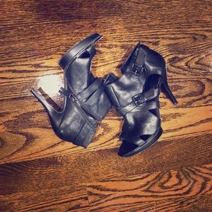 3” heeled Nine West peeped toe booties